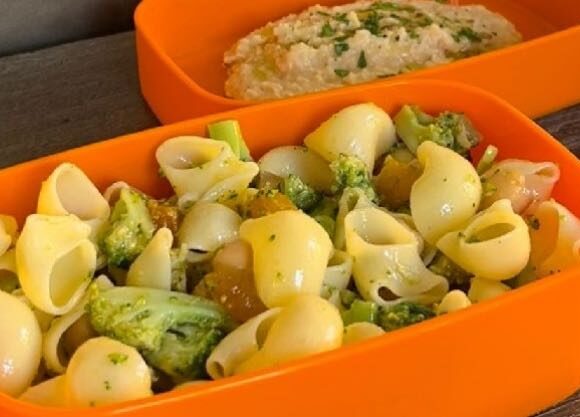 Oggi in Cucina con Ilaria Bertinelli – Schiscette o lunch box, idee per pranzi fuori casa: Pasta con crema di ceci e broccoli