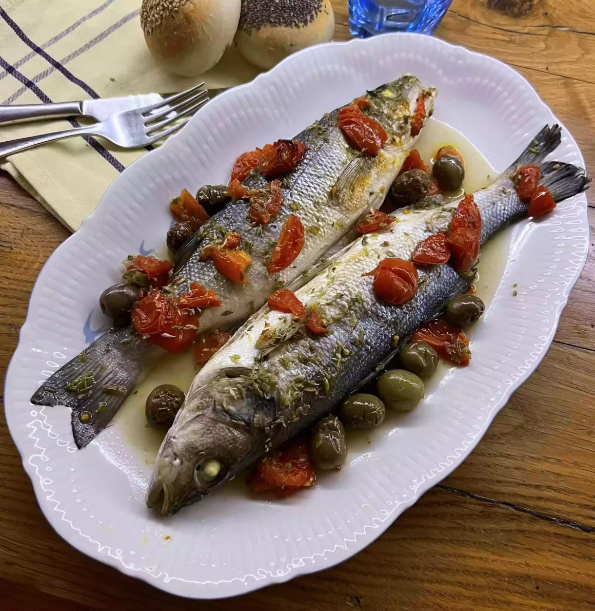 “Mangiare con gli Occhi”: In Cucina con Tina Radicchio – Branzini alla mediterranea al forno