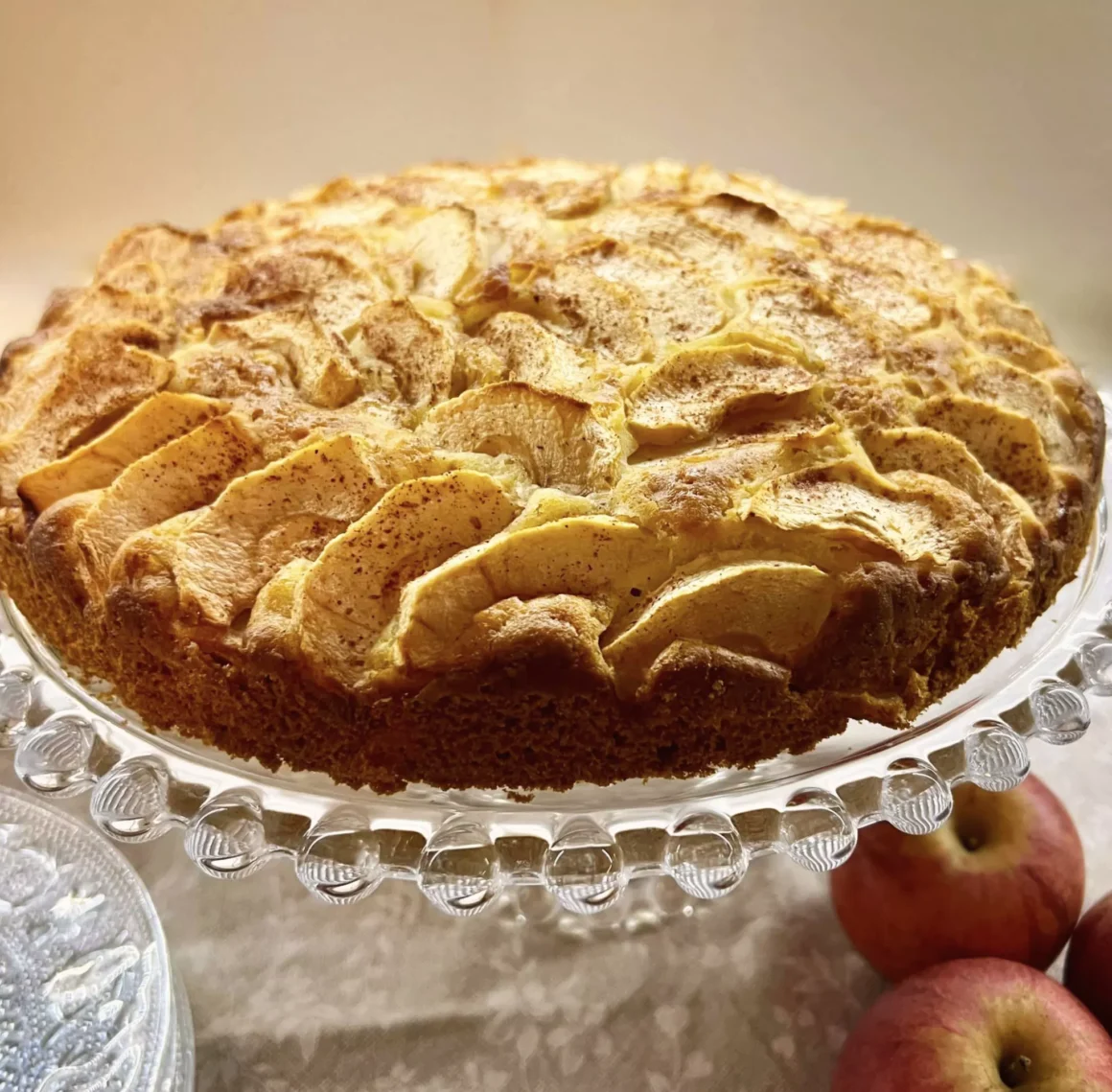 “Mangiare con gli Occhi”: In Cucina con Tina Radicchio – Torta di mele annurca al profumo di cannella 
