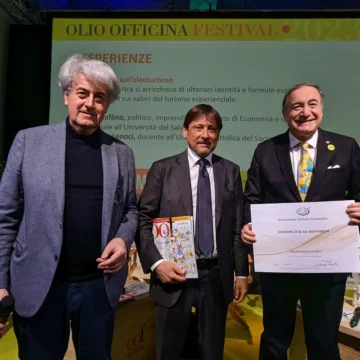 Il Senatore Dario Stefano e il Prof. Francesco Lenoci presentano il libro: “OLEOTURISMO” – Lenoci riceve la carica di Sommelier Onorario