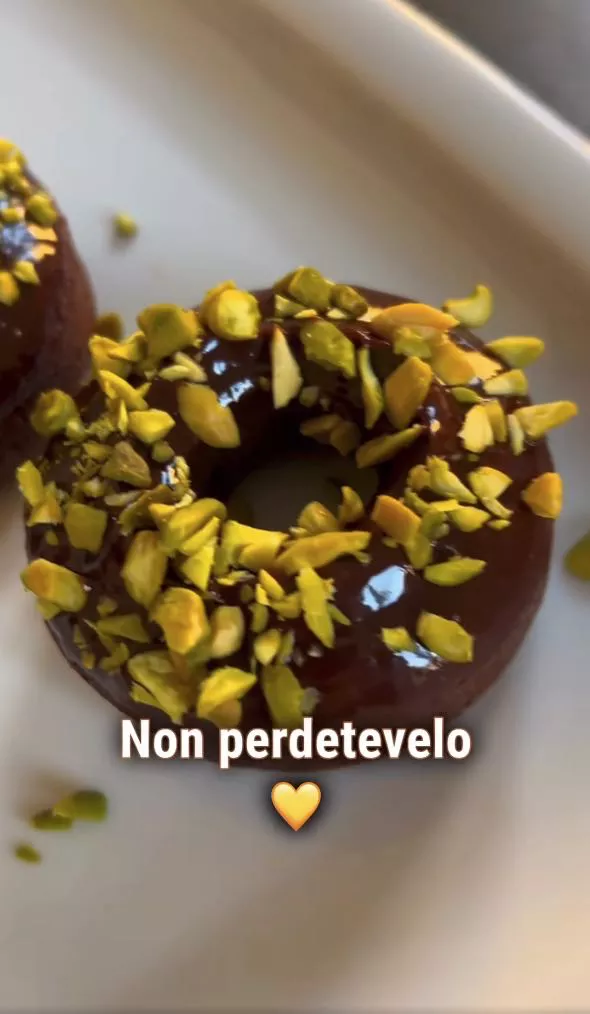 Mangiare con gli Occhi”: In Cucina con Ilaria Bertinelli – DONUTS DI CAROTE E MANDORLE AL CIOCCOLATO #senzaglutine