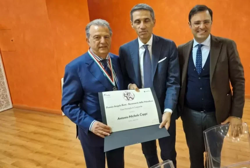 Premiato a Vinitaly: il pugliese Antonio Michele Coppi è il benemerito 2023