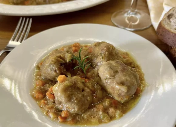 “Mangiare con gli Occhi”: In Cucina con Tina Radicchio – Polpette in umido profumate al marsala