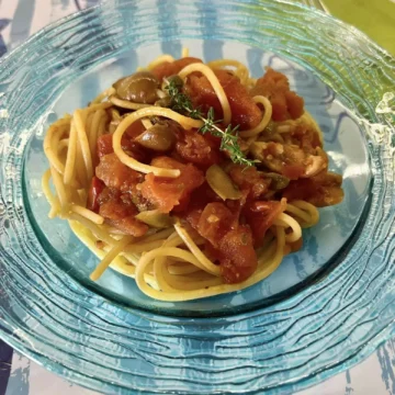 “Mangiare con gli Occhi”: In Cucina con Tina Radicchio – Spaghetti Saporiti