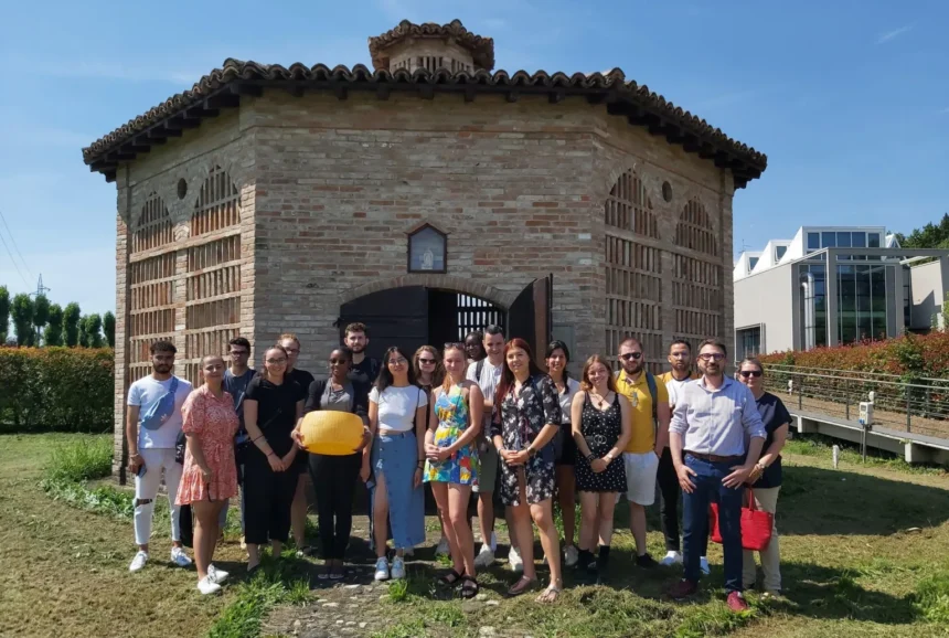 Un viaggio alla scoperta del Parmigiano Reggiano e dei prodotti di eccellenza dell’Emilia-Romagna