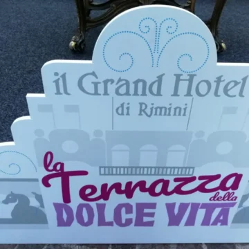 Al Grand Hotel di Rimini è tempo di Terrazza della Dolce Vita