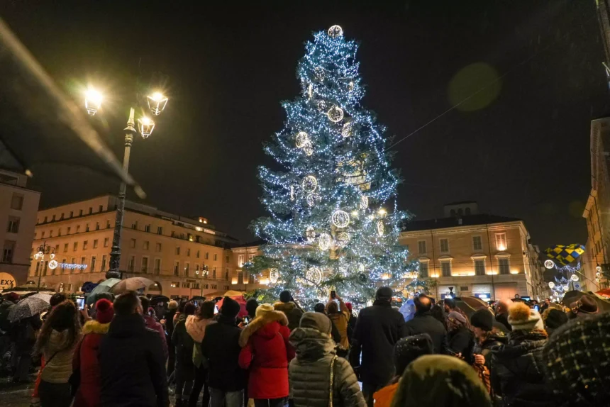 Accensione dell’Albero di Natale a Parma: Luce, Musica e Tradizione”