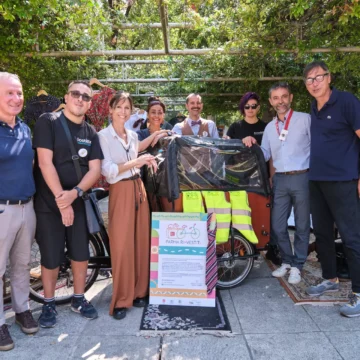 La città di Parma vede crescere il suo impegno verso la sostenibilità con il programma solidale “RI-Vestiti”