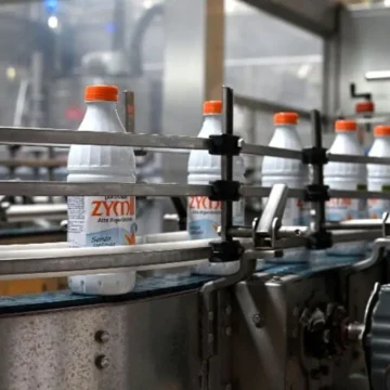 Parmalat: Presentata la Prima Bottiglia per Latte in Plastica Riciclabile