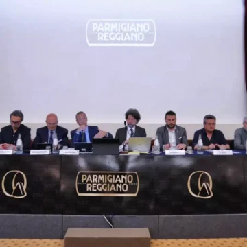 Assemblea dei consorziati del Parmigiano Reggiano approva il bilancio consuntivo 2023