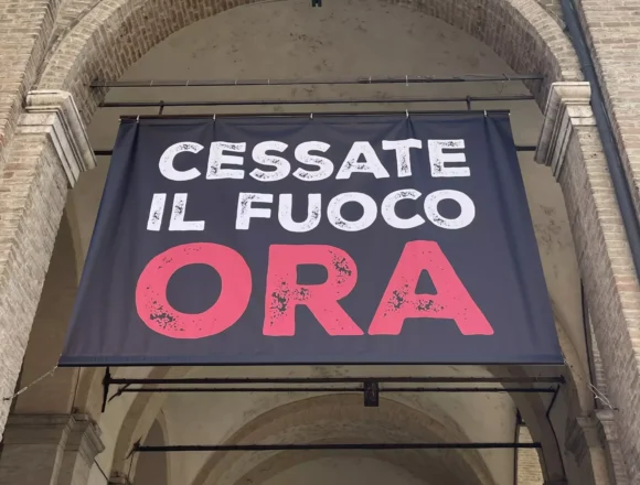 “Fermatevi ora”: il Comune di Parma si unisce alla campagna internazionale per la pace
