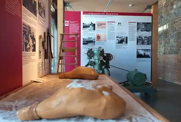 MuseoDelProsciuttoDiParma_FotoLucaRossi_result-r Langhirano riapre le porte del tempo: il Museo del Prosciutto racconta due secoli di sapore