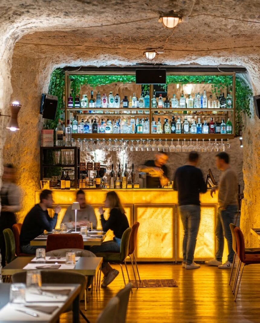 grotta marcello interior Grotta Marcello: il risto-pizzeria e cocktail bar in una location pazzesca e unica in Sardegna