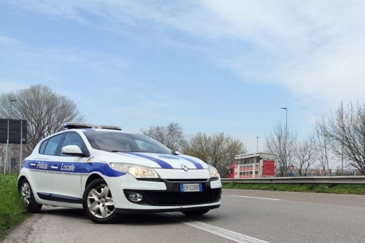 Una pattuglia della Polizia Locale di Parma