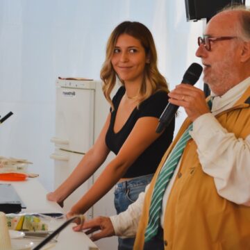 Edoardo Raspelli al Rotary di Asti, dalla cronaca nera alla critica gastronomica