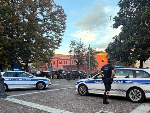 Furto con spaccata in Oltretorrente, la Polizia Locale di Parma denuncia il presunto autore in 24 ore