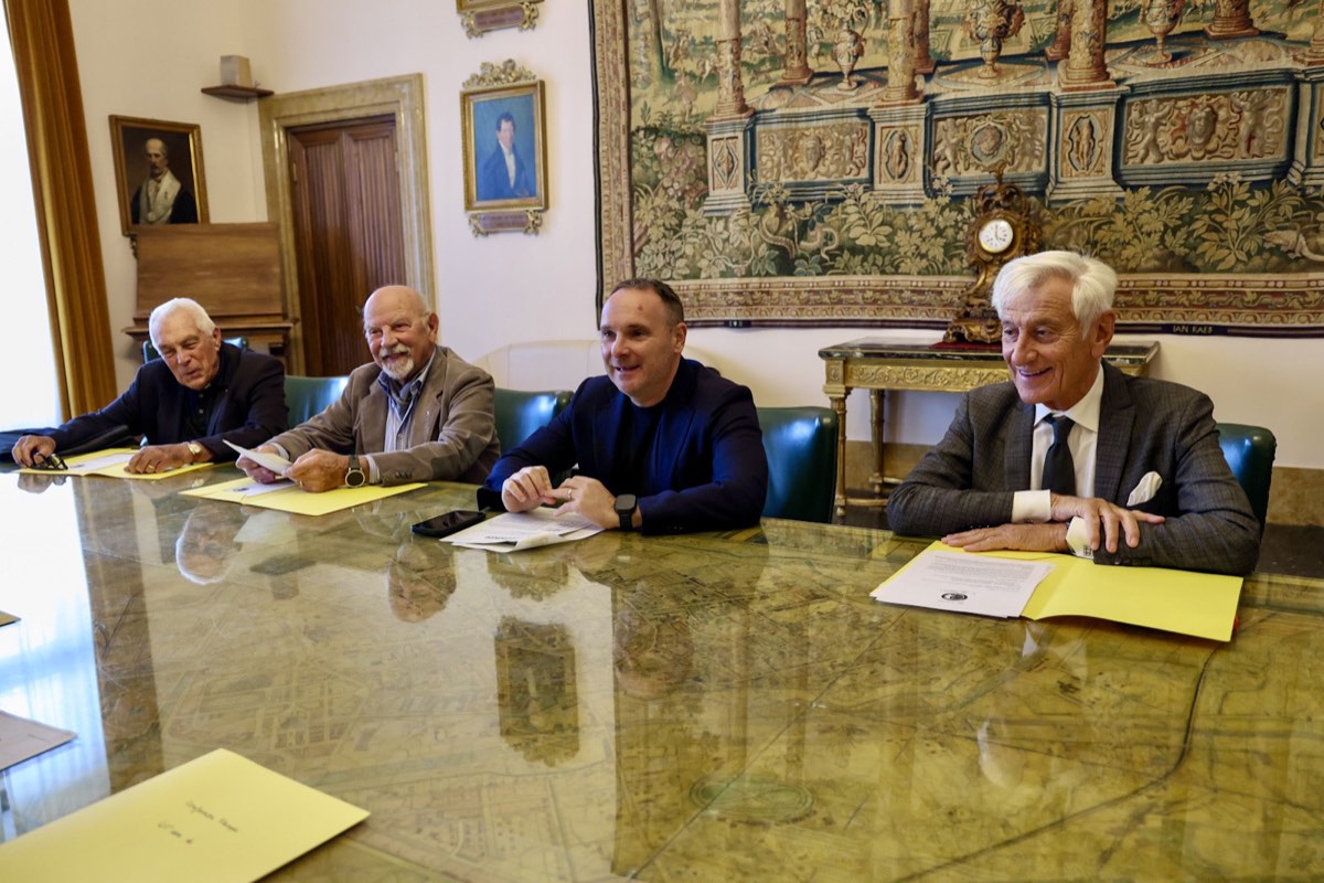 La presentazione dei 40 anni di Assonautica nella residenza municipale