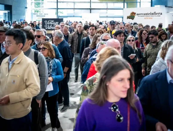 mercanteinfiera-autunno.2026-persone_result Mercanteinfiera, da Seoul a Sydney fino alle Fiere di Parma chiama i collezionisti del mondo: 6.000 buyer dal 3 all’11 ottobre 2026